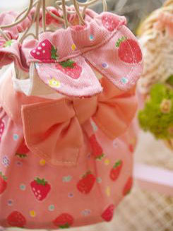 フェレット洋服・いちご・ピンクのいちご３