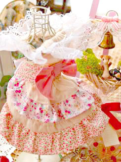 フェレットの洋服・ドレス・お花畑のふりふり・ピンク４