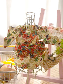 フェレット着物・和服・紅白の振袖・白１